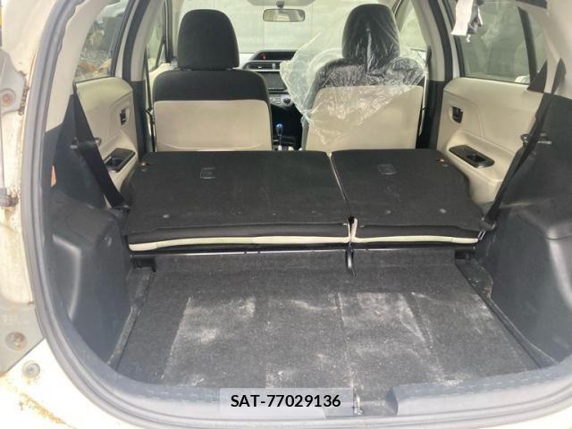 Toyota AQUA 2012-09 8206317-8