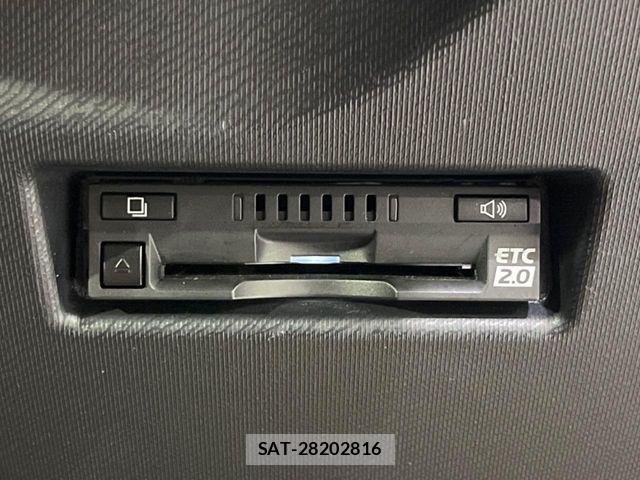 Toyota AQUA 2019-04 8206257-6