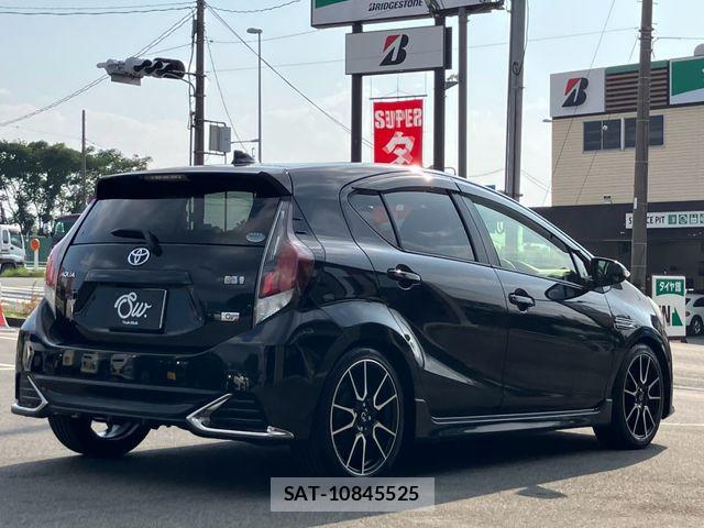 Toyota AQUA 2016-03 8206276-4