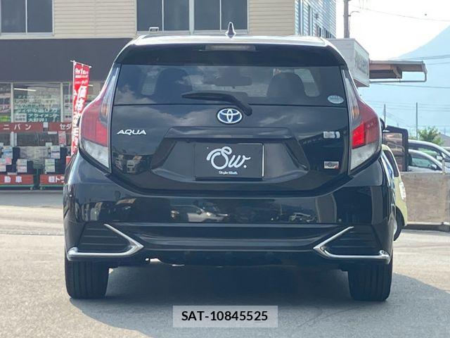 Toyota AQUA 2016-03 8206276-5