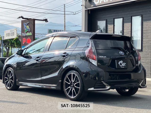Toyota AQUA 2016-03 8206276-6