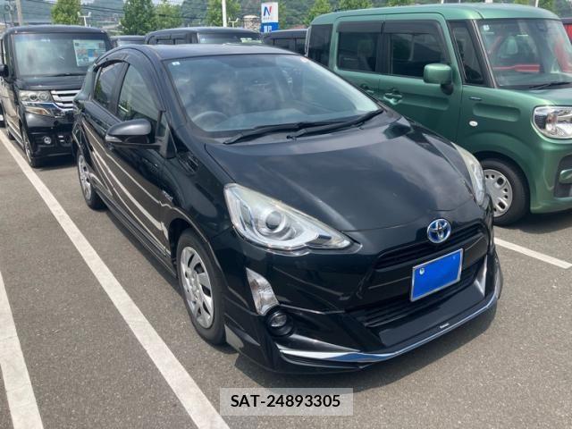 Toyota AQUA 2015-08 8206296-0
