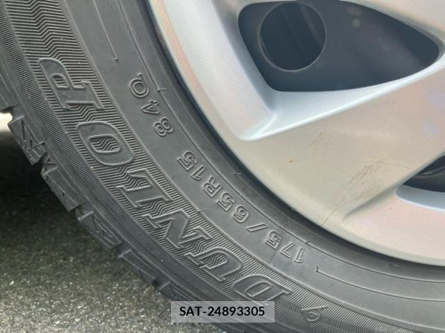 Toyota AQUA 2015-08 8206296-13