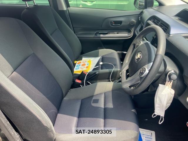 Toyota AQUA 2015-08 8206296-14