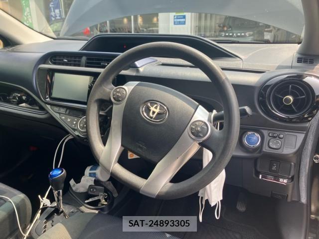 Toyota AQUA 2015-08 8206296-15