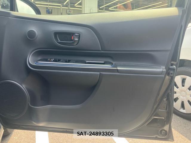 Toyota AQUA 2015-08 8206296-16