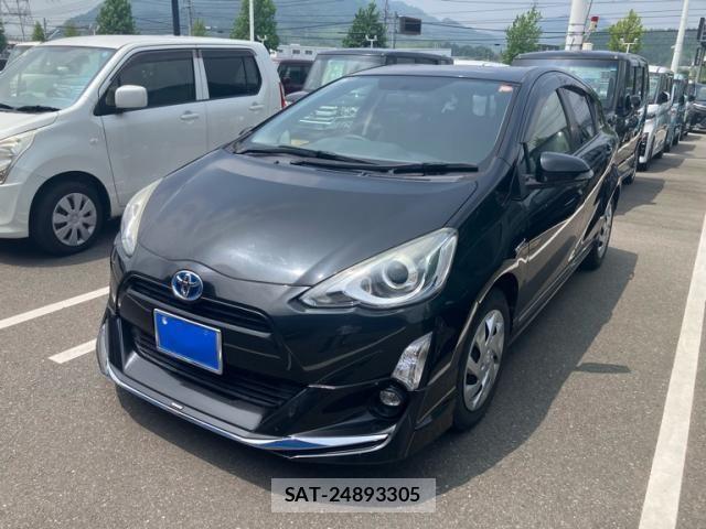 Toyota AQUA 2015-08 8206296-1