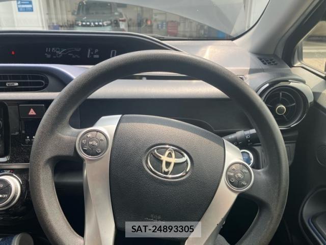 Toyota AQUA 2015-08 8206296-20