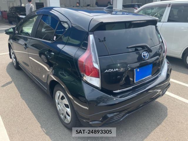 Toyota AQUA 2015-08 8206296-2