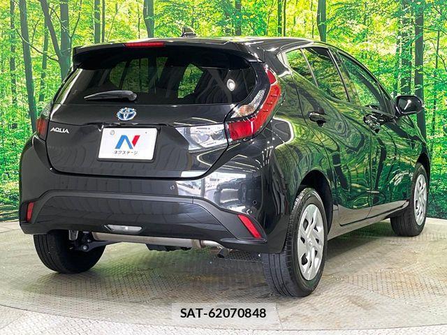 Toyota AQUA 2025-02 8206247-17