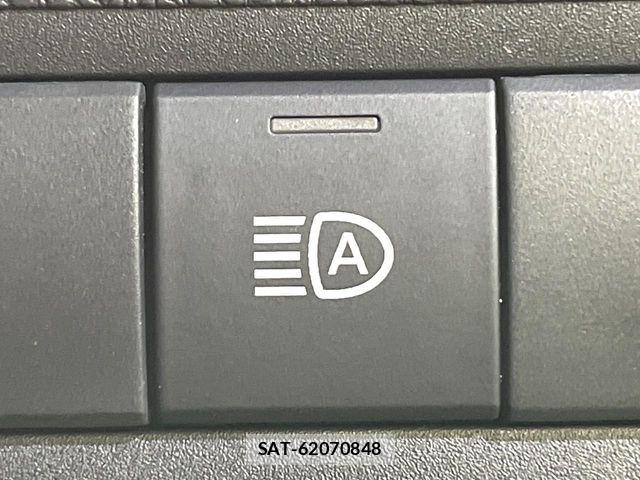 Toyota AQUA 2025-02 8206247-6