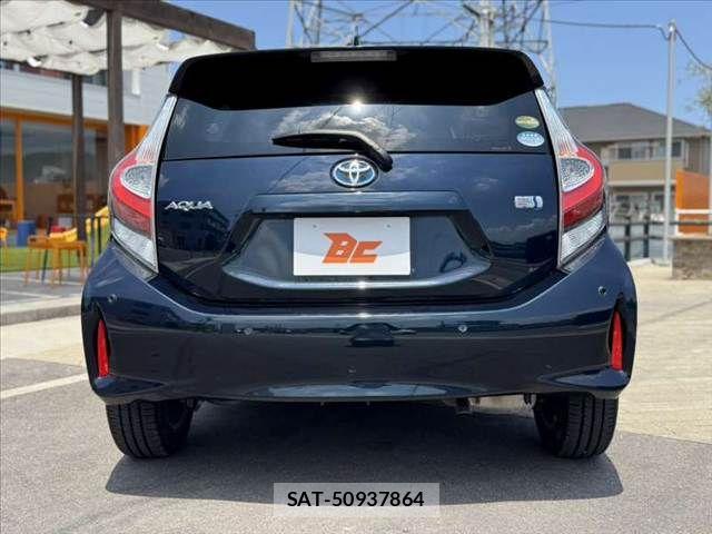 Toyota AQUA 2019-02 8206265-13