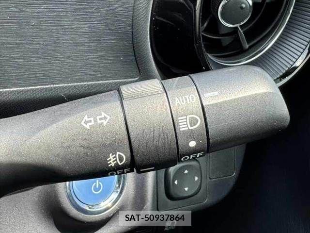 Toyota AQUA 2019-02 8206265-24
