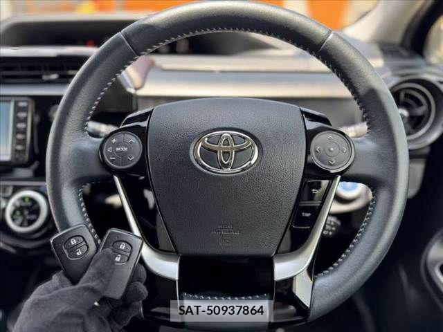 Toyota AQUA 2019-02 8206265-4