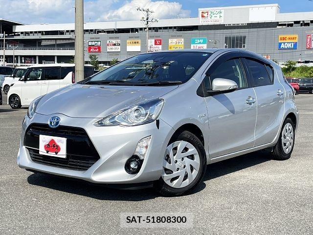 Toyota AQUA 2017-01 8206266-0