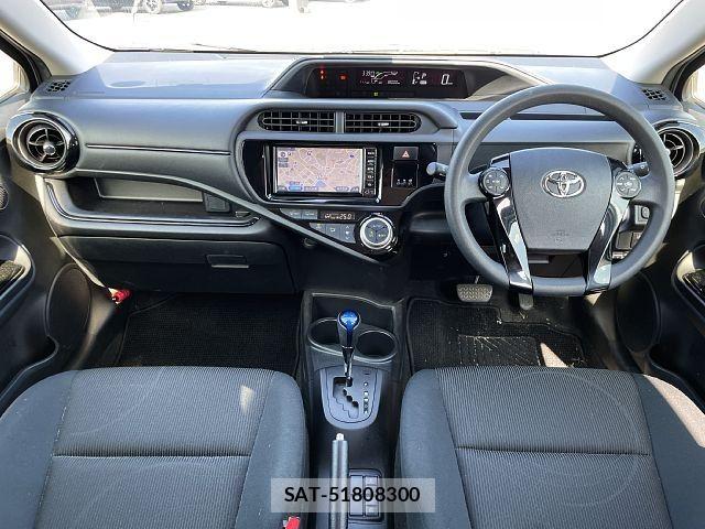 Toyota AQUA 2017-01 8206266-1