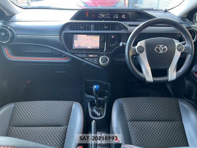 Toyota AQUA 2016-03 8206293-2