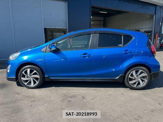 Toyota AQUA 2016-03 8206293-3