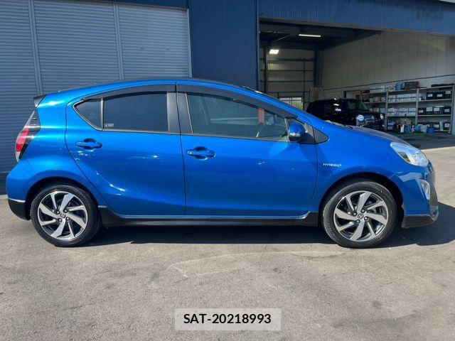 Toyota AQUA 2016-03 8206293-4