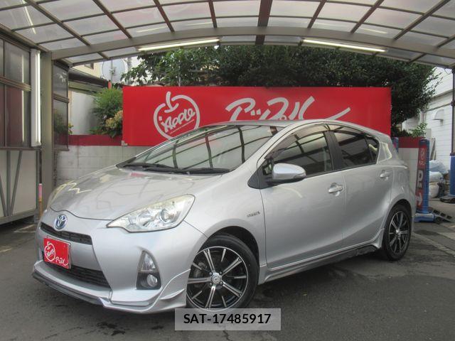 Toyota AQUA 2013-07 8206307-0