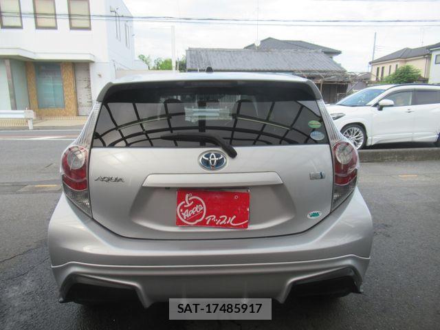 Toyota AQUA 2013-07 8206307-11