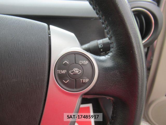 Toyota AQUA 2013-07 8206307-18