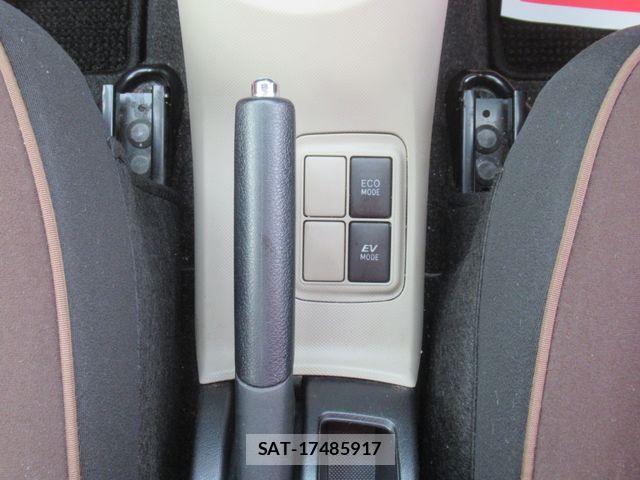 Toyota AQUA 2013-07 8206307-25