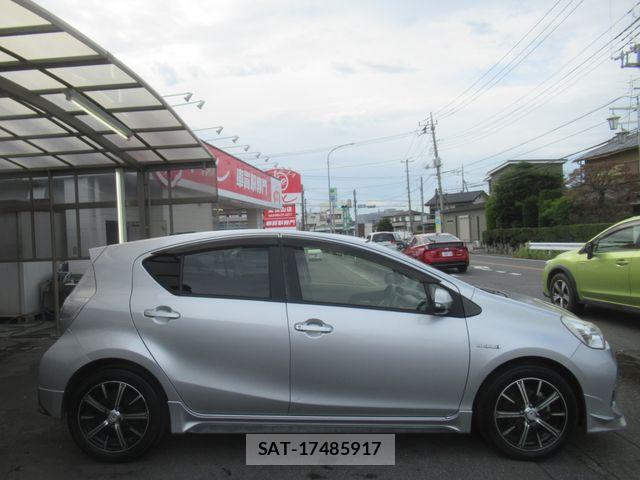 Toyota AQUA 2013-07 8206307-4