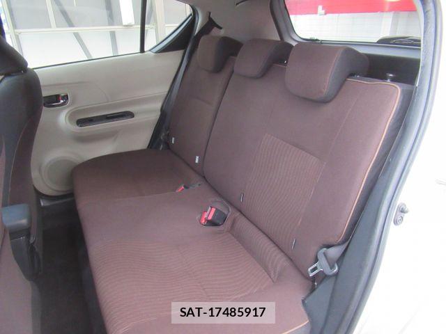 Toyota AQUA 2013-07 8206307-7