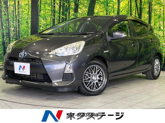 Toyota AQUA 2013-12 8206303-0