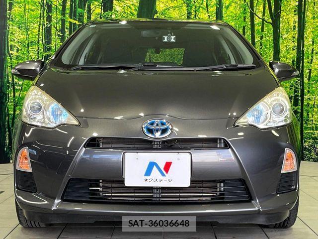 Toyota AQUA 2013-12 8206303-13
