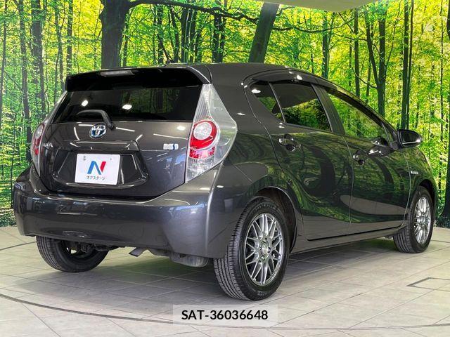 Toyota AQUA 2013-12 8206303-16