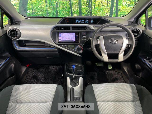 Toyota AQUA 2013-12 8206303-1