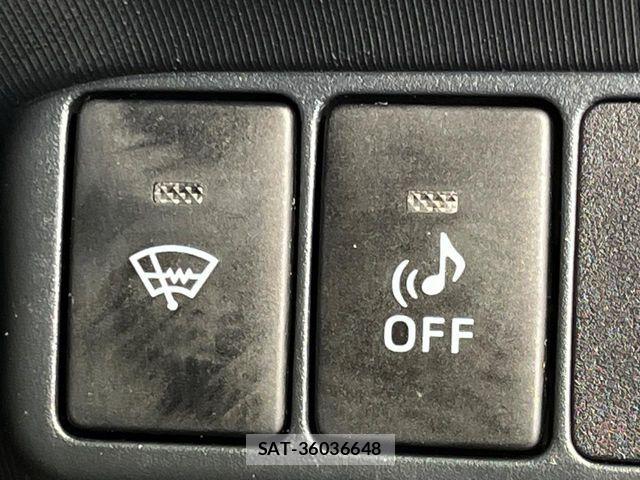 Toyota AQUA 2013-12 8206303-4