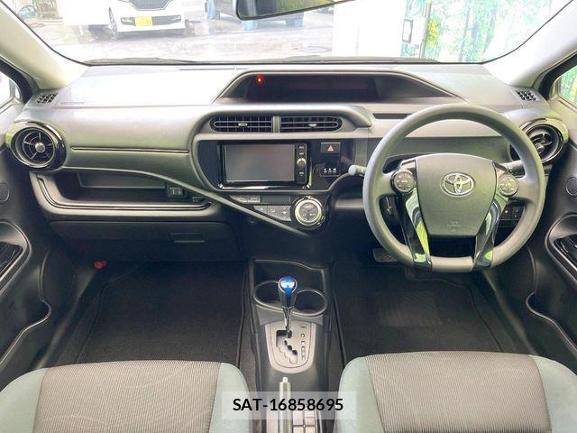 Toyota AQUA 2016-09 8206283-1