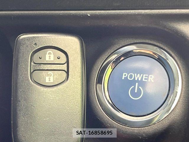 Toyota AQUA 2016-09 8206283-4