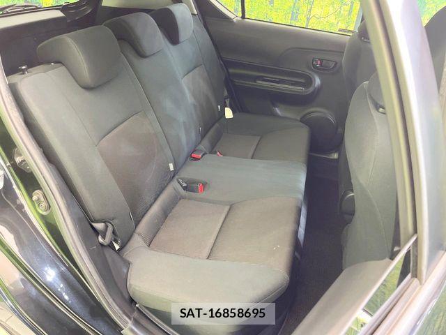 Toyota AQUA 2016-09 8206283-8