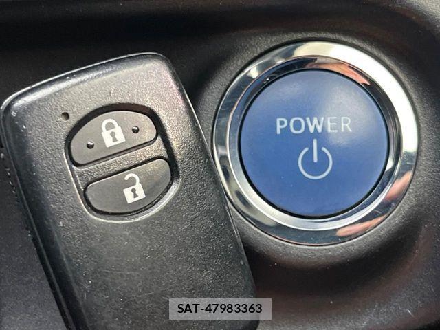 Toyota AQUA 2016-07 8206274-6