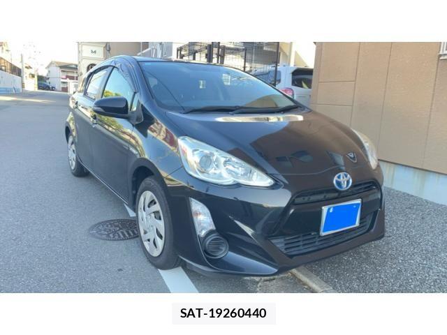 Toyota AQUA 2015-11 8206315-1