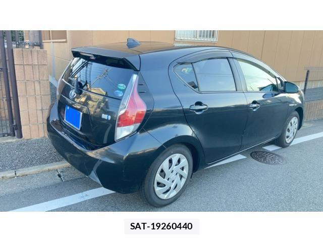 Toyota AQUA 2015-11 8206315-3