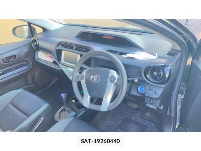 Toyota AQUA 2015-11 8206315-4