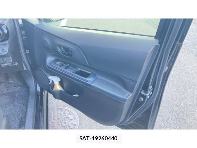 Toyota AQUA 2015-11 8206315-6