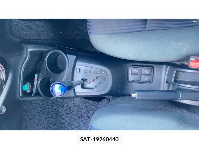 Toyota AQUA 2015-11 8206315-8