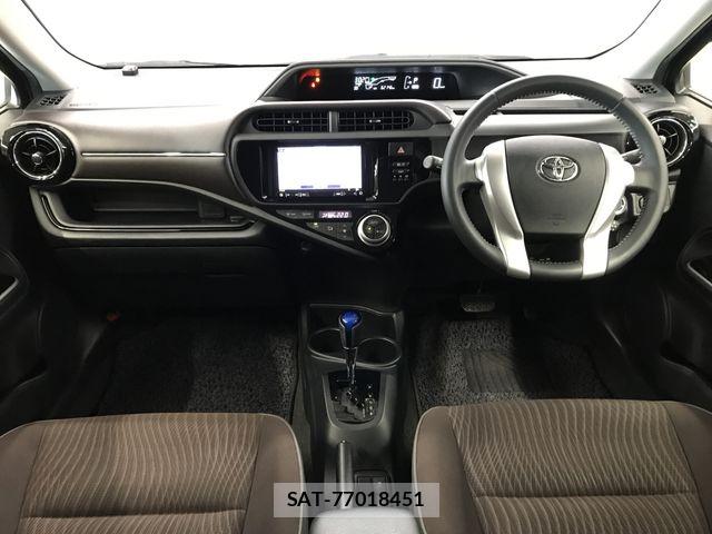 Toyota AQUA 2015-07 8206286-5