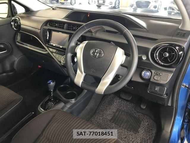 Toyota AQUA 2015-07 8206286-6