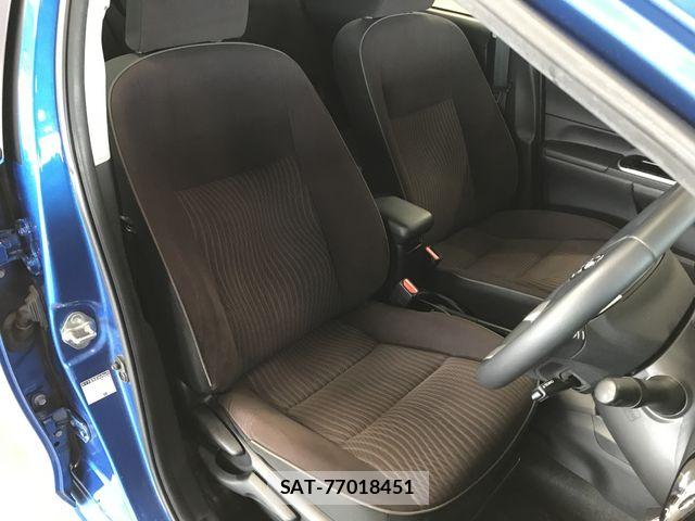 Toyota AQUA 2015-07 8206286-7