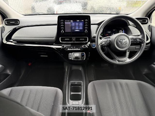Toyota AQUA 2024-01 8206255-4