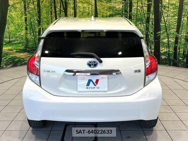 Toyota AQUA 2016-12 8206271-15