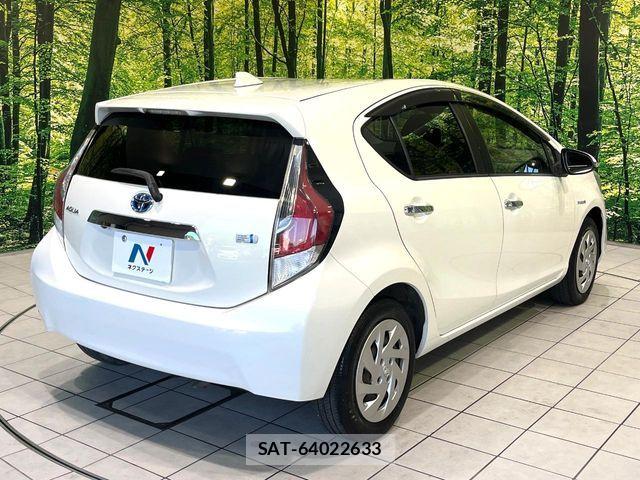 Toyota AQUA 2016-12 8206271-16
