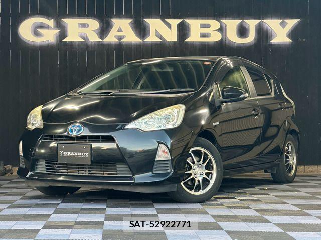Toyota AQUA 2014-06 8206292-0